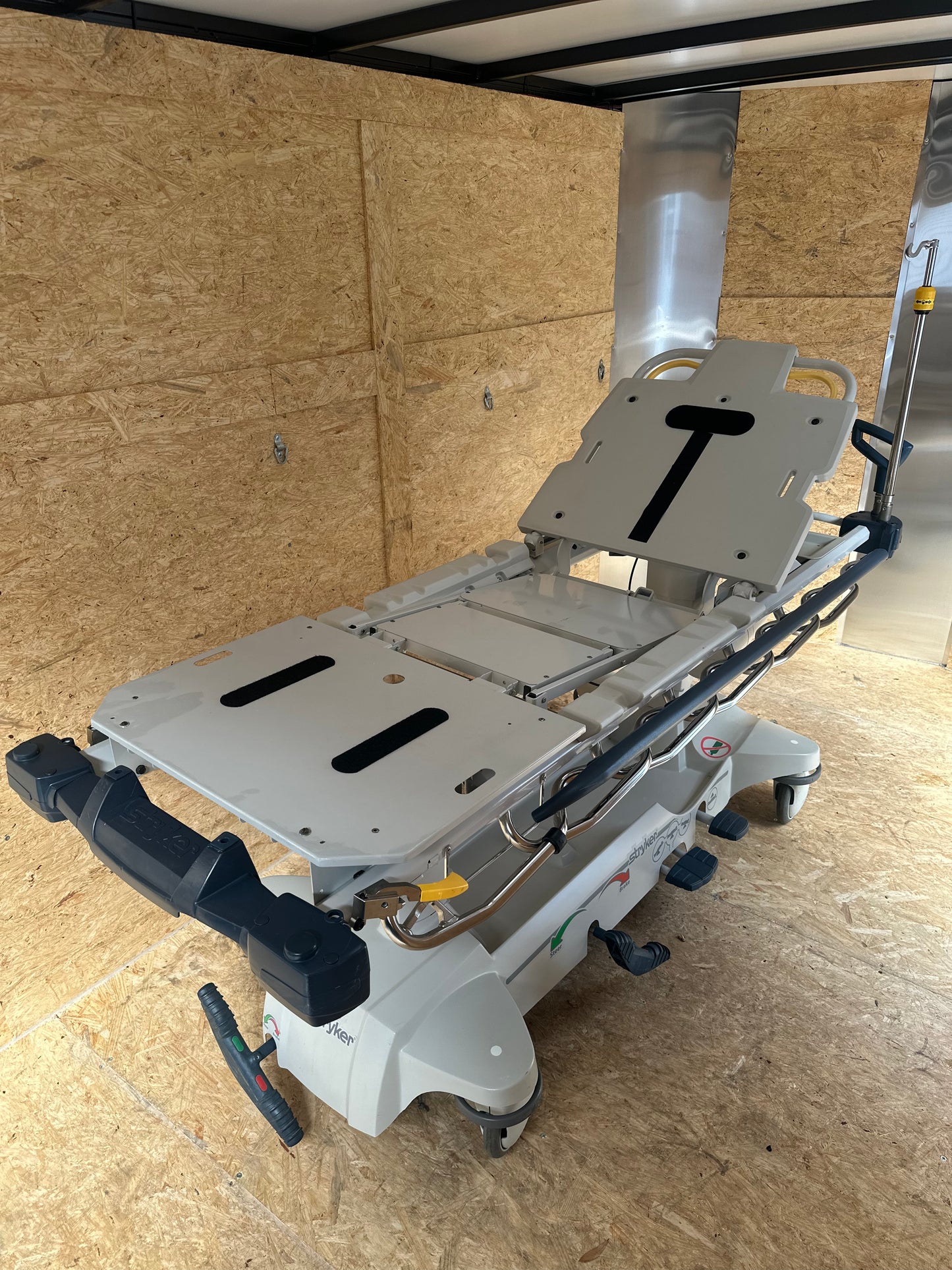 Refurbished Stryker 1005 Stretcher